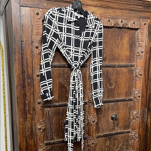 Diane Von Furstenberg 100% Silk Shirt Dress with Waist Tie Size 0 - Picture 1 of 12